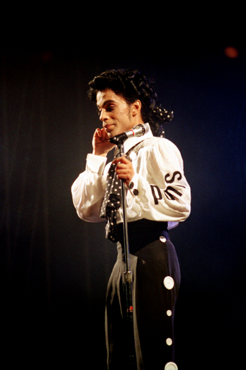 American singer-songwriter Prince pauses during his show at New York's Madison Square Garden Sunday night, Oct. 3, 1988. (AP Photo/Ed Bailey) 