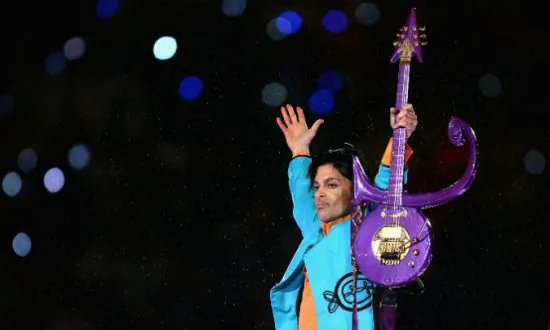 Minnesota Twins Baseball Team Honors Prince With Purple Lit Stadium