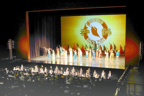 Mainland Chinese Hope Shen Yun Can Thrive in China