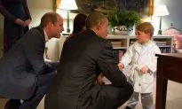 Photos: Prince George Meets Obamas, While Looking Adorable in a Robe