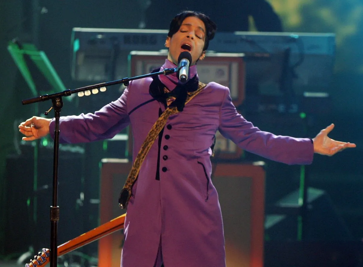 Musician Prince performs the Chaka Khan tribute onstage at the 2006 BET Awards at the Shrine Auditorium on June 27, 2006 in Los Angeles, California.  (Frazer Harrison/Getty Images)