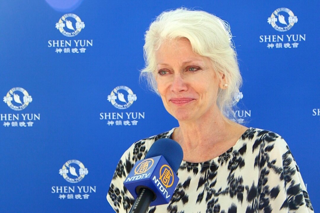 Leslie Victoria Elliott after watching Shen Yun Performing Arts at the Valley Performing Arts Center, in Northridge, on April 20, 2016. (Courtesy of NTD Television)