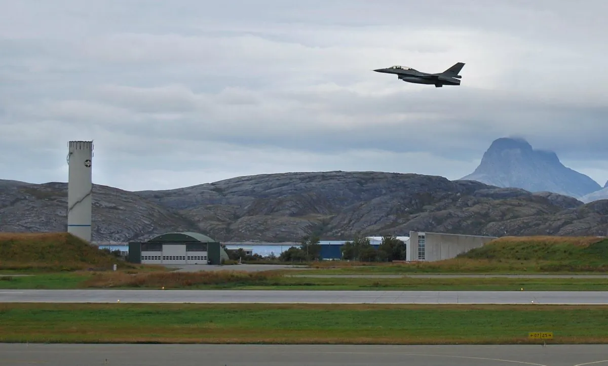 A Norwegian F16 aircraft gets airbourne at the aircraft base in Bodoe, northern Norway. ( Pierre-Henry Deshayes/AFP/Getty Images)