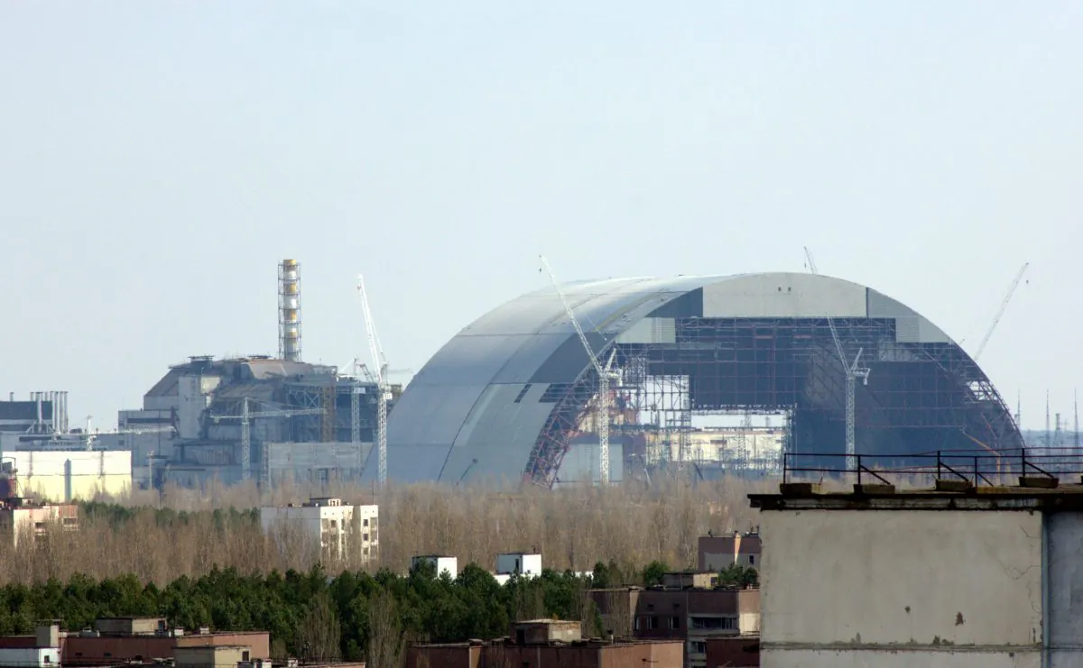 The Chernobyl New Safe Confinement under construction in April 2015. (Tim Porter/Wikimedia, CC BY-SA)
