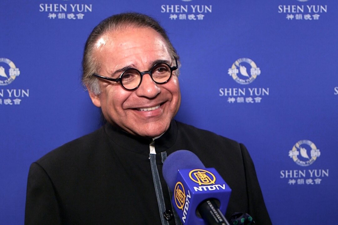 Robert Martinez, symphony conductor and professor, enjoys Shen Yun Performing Arts at the Rabobank Theater in Bakersfield on the evening of April 27, 2016. (Courtesy of NTD Television)