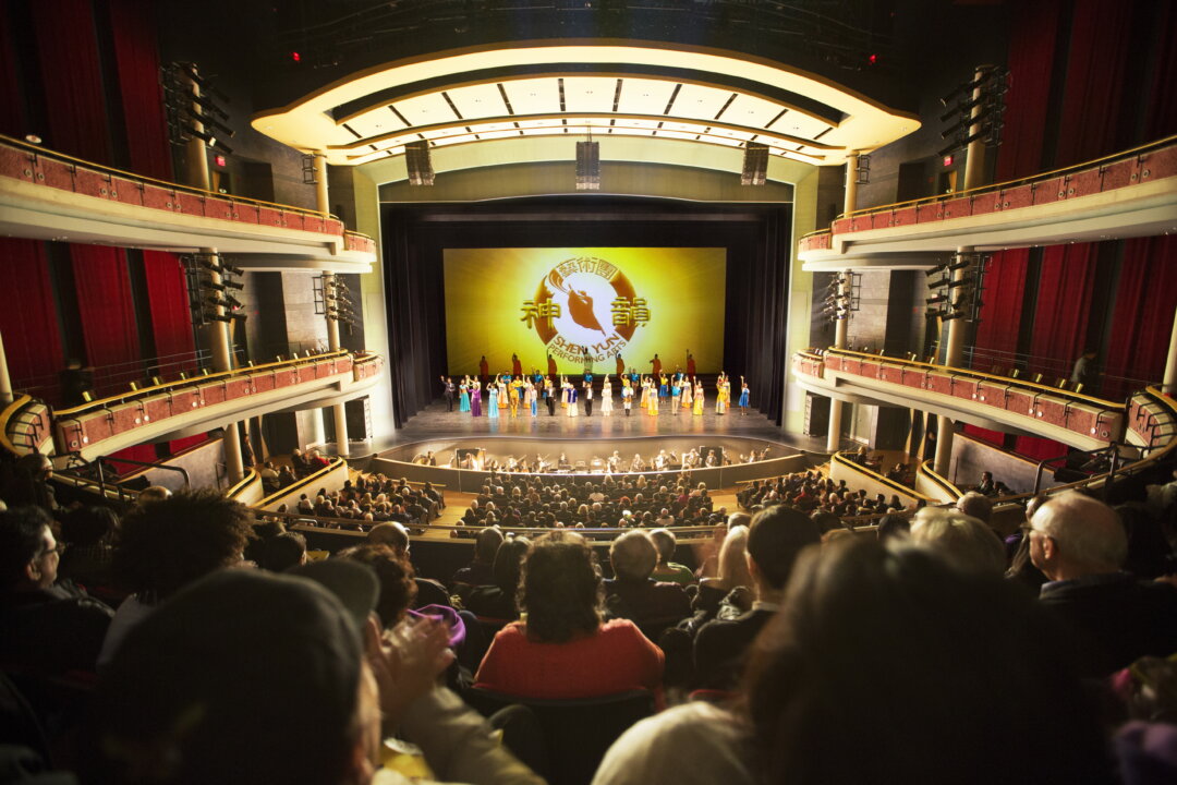 Shen Yun performers take a curtain call on opening night at the Living Arts Centre, April 26, 2016. (Evan Ning/Epoch Times)