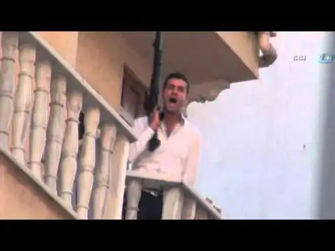 Irate Man Throws Money From Balcony After Robbing Istanbul Bank
