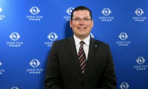 Southern California Public Servants Awed and Inspired by Shen Yun