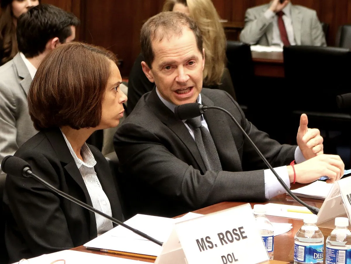 Max Stier, right, president and CEO, Partnership for Public Service (R), testifies at a hearing at the House Committee on Oversight and Government Reform on April 27, 2016. (Gary Feuerberg/Epoch Times)