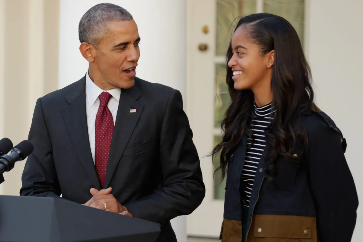 U.S. President Barack Obama (L) delivers remarks with his daughter Malia during the annual turkey pardoning ceremony in the Rose Garden at the White House  November 25, 2015 in Washington, DC. (Chip Somodevilla/Getty Images)