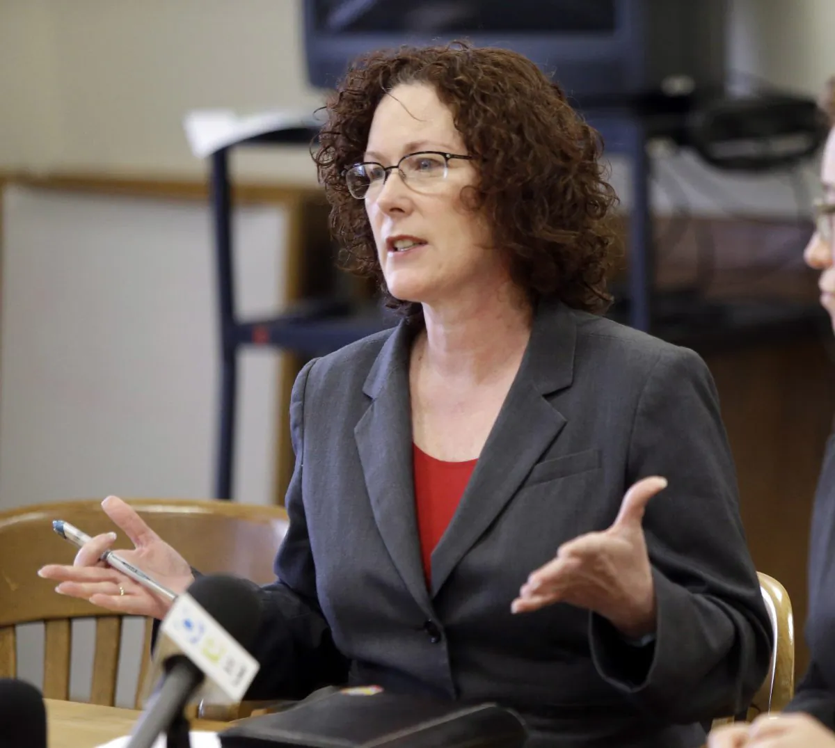 Rep. Val Hoyle (D-Ore.) speaks during a legislative forum at the Capitol in Salem, Ore., on Jan. 27, 2015 in this file photo. (Don Ryan/AP Photo)