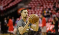 Stephen Curry: Injured Warriors Point Guard May Play in Scrimmages Later This Week, Coach Says