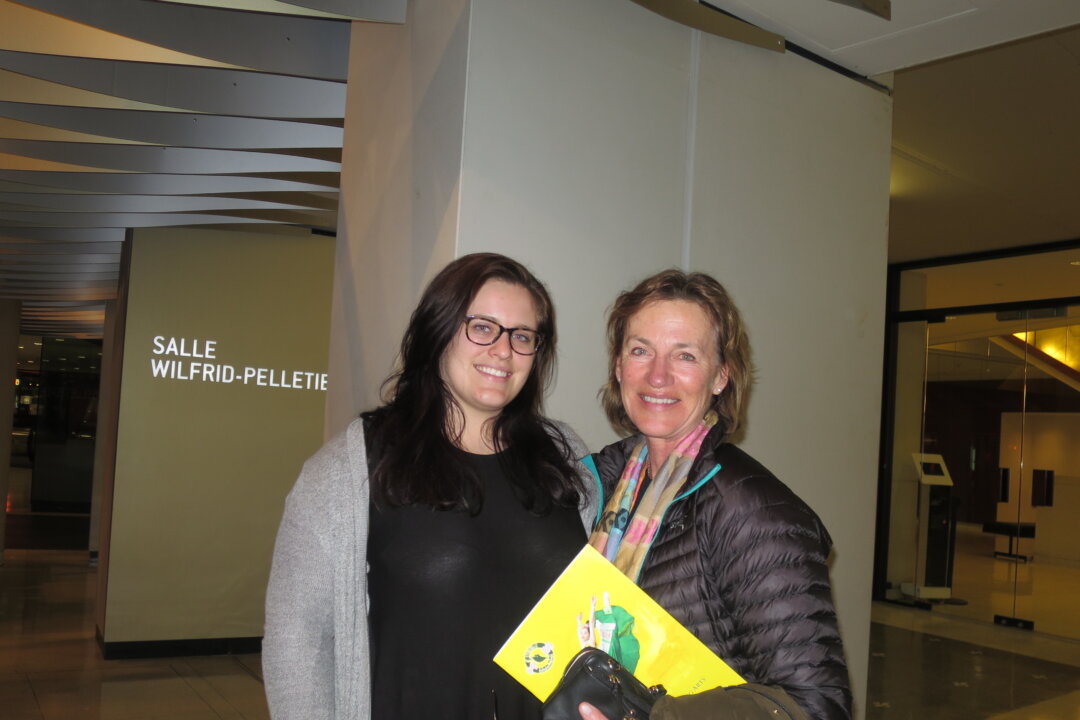Renée Provencher and her daughter at Shen Yun Performing Arts in Montreal on May 1, 2016. (Weiya Yang/Epoch Times)
