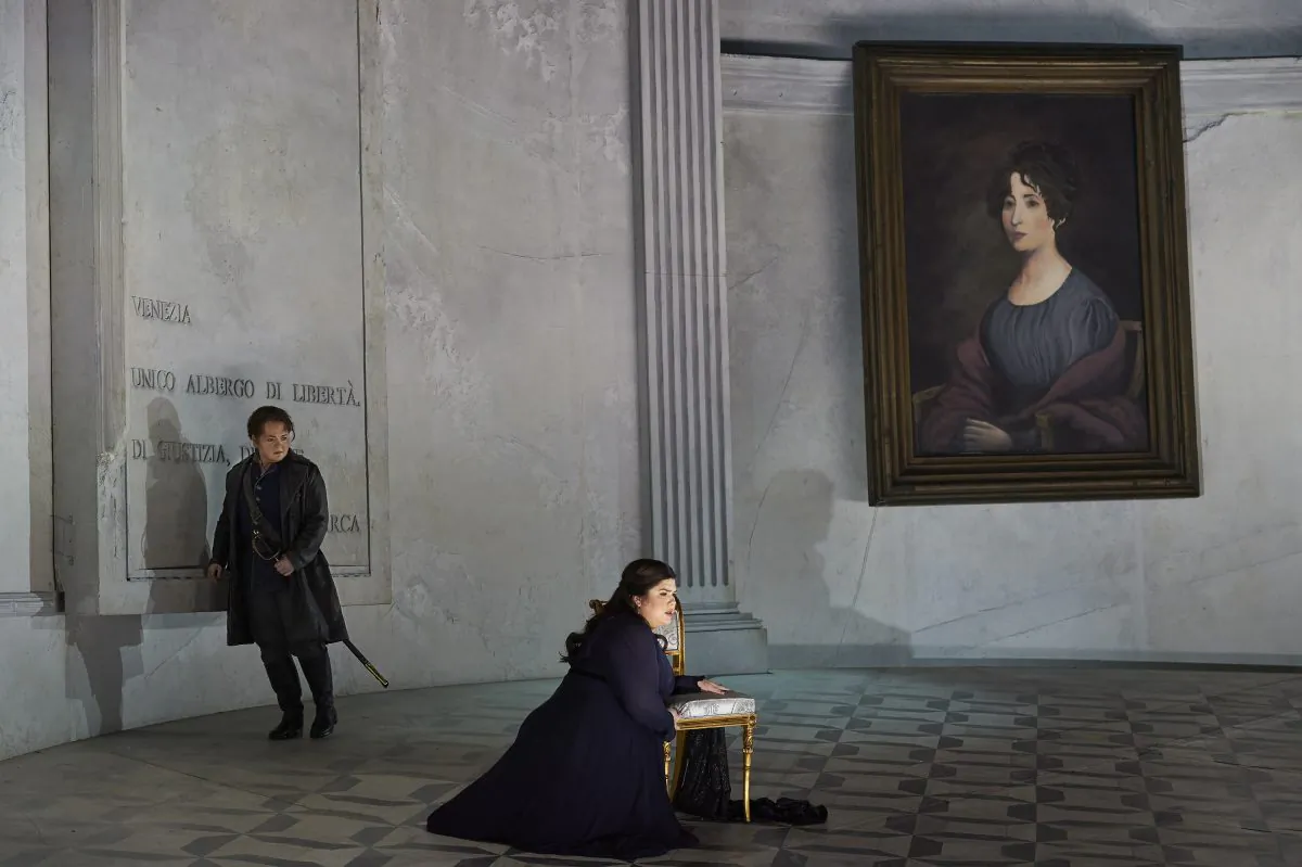 (L-R) Elizabeth DeShong as Calbo and Leah Crocetto as Anna in the COC’s production of "Maometto II, 2016. (Michael Cooper)