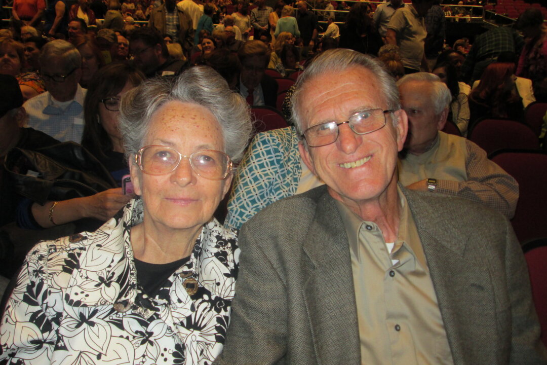 Pastor James Hodge of Apostolic Lighthouse Church with his wife, Gale, after watching Shen Yun Performing Arts at the Rabobank Theater, in Bakersfield on the evening of April 27, 2016. (Marie-Paul Baxiu/Epoch Times) 