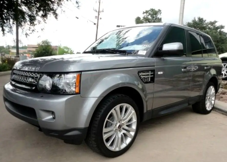 The suspect vehicle: 2012 or 2013 Range Rover Sport
(Delray Police Department)
