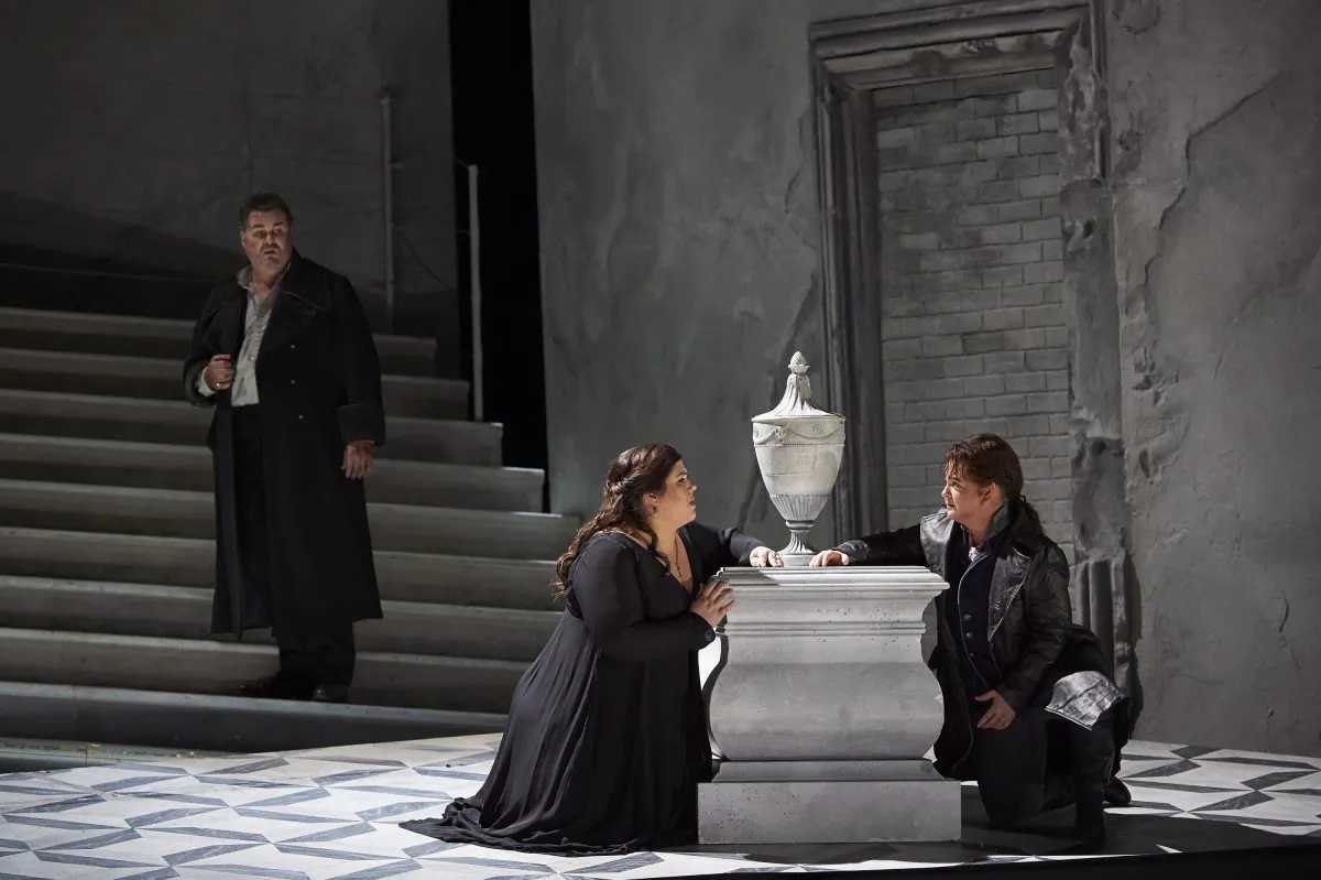 (L-R) Bruce Sledge as Paolo Erisso, Leah Crocetto as Anna and Elizabeth DeShong as Calbo in the COC’s production of “Maometto II, 2016.” (Michael Cooper)