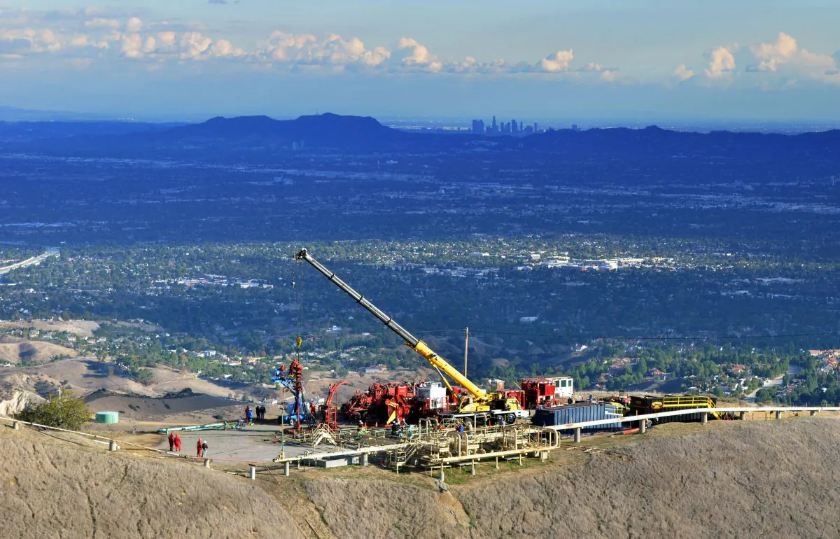 SoCalGas crews and technical experts attempt to safely stop the flow of natural gas leaking from a storage well at the utility's Aliso Canyon facility near the Northridge section of Los Angeles on Nov. 3, 2015. (Javier Mendoza/SoCalGas via AP)