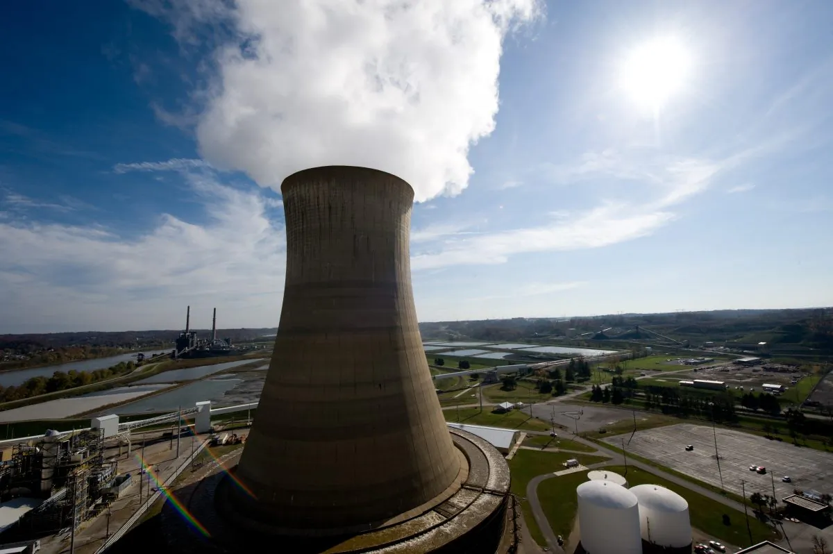 AEP's Mountaineer coal power plant in New Haven, W.Va., on Oct. 30, 2009. (Saul Loeb/AFP/Getty Images)