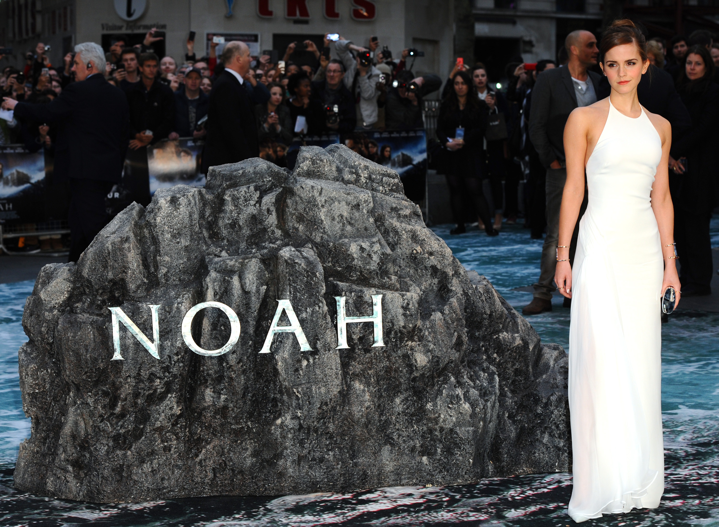 Emma again. Эмма Уотсон и Хью Джекман. Платье Эммы Уотсон на премьере фильма Noah. Харви Вайнштейн и Эмма Уотсон.