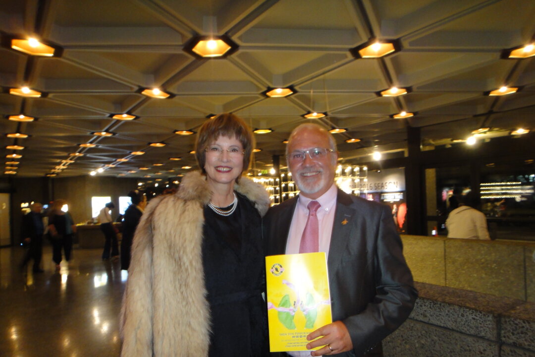 Robin and David Oickle appreciated Shen Yun’s efforts to revive the traditional Chinese culture and the lessons it has for today’s modern society. The couple attended the performance at the National Arts Centre in Ottawa on May 8, 2016. (Dongyu Teng/Epoch Times)