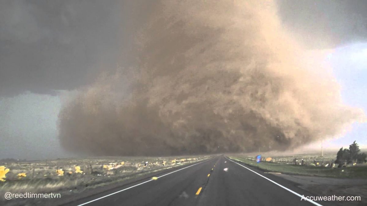 Video Massive Tornado in Wray, Colorado, Caught Upclose by Storm