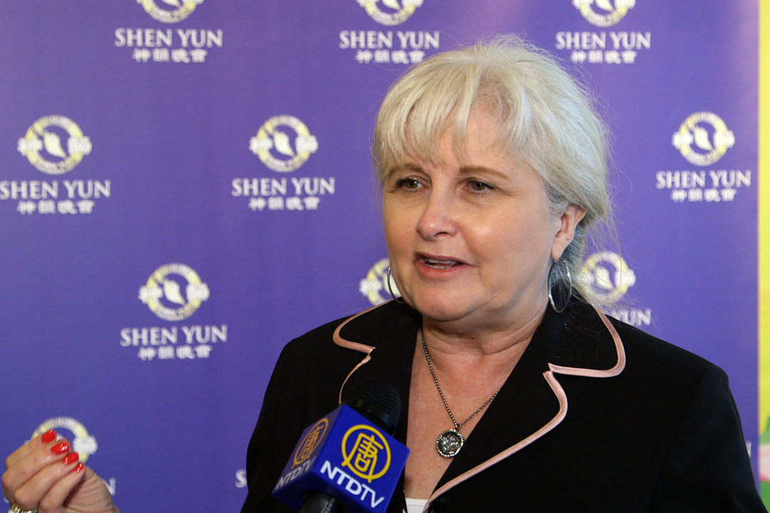 Gaelic singer Sina McKenna attended Shen Yun Performing Arts at the National Arts Centre in Ottawa on May 8, 2016, her third year seeing the classical Chinese dance and music production. “The beauty and the tranquility are the two words I am bringing with me today,” she said after seeing the performance. (NTD Television)