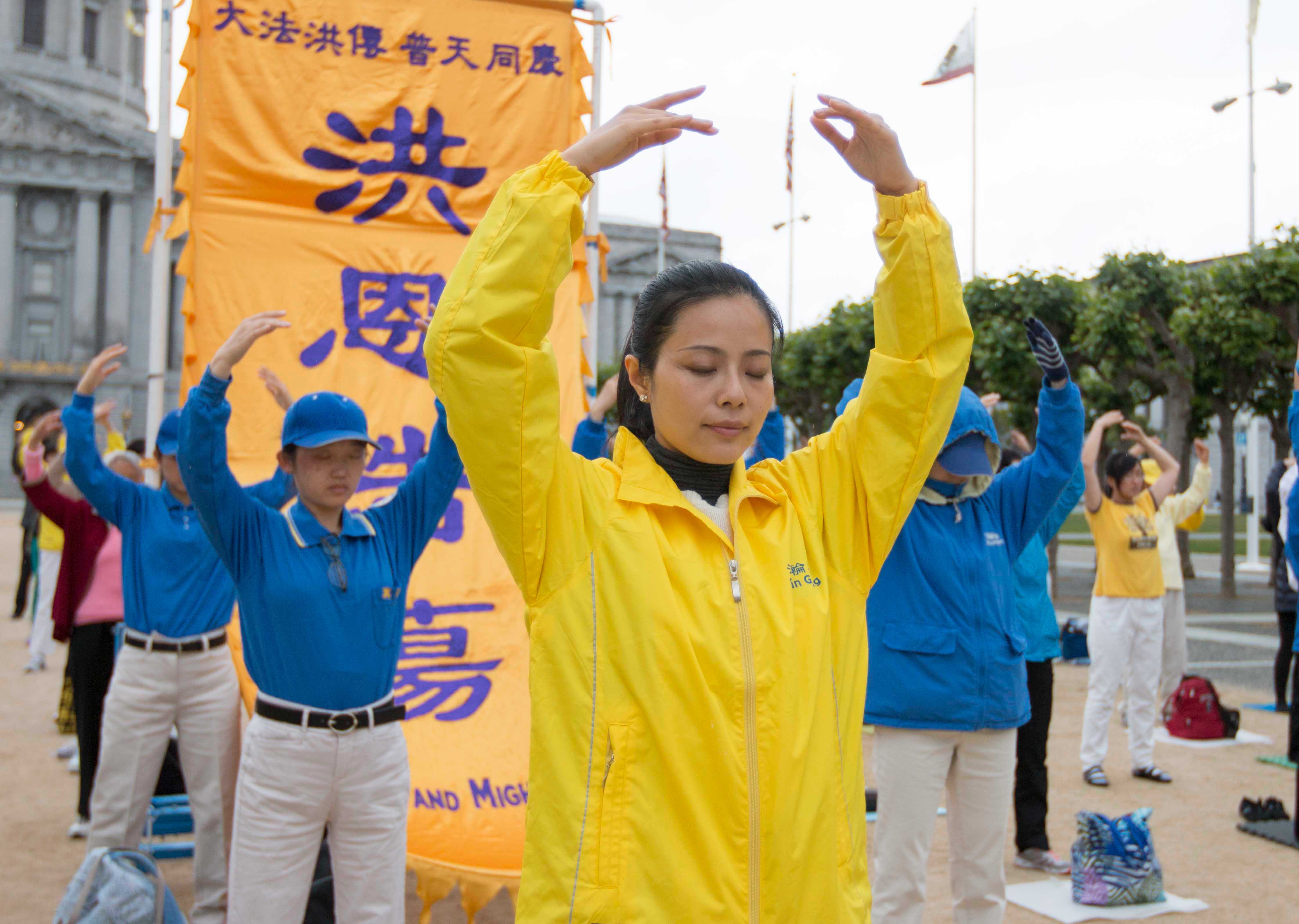 Parade Celebrates World Falun Dafa Day In San Francisco   513281829 