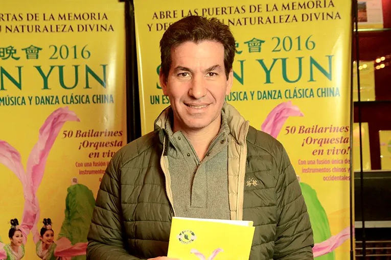 Andy Freire, Minister of Modernization, Innovation, and Technology for Buenos Aires, enjoyed the peacefulness of the performance by Shen Yun. (Elina Villafañe/Epoch Times)