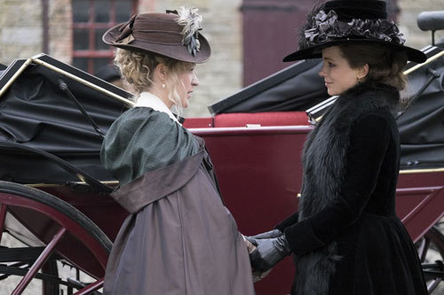 (L–R) Alicia (Chloë Sevigny ) and Lady Susan (Kate Beckinsale) plot in 