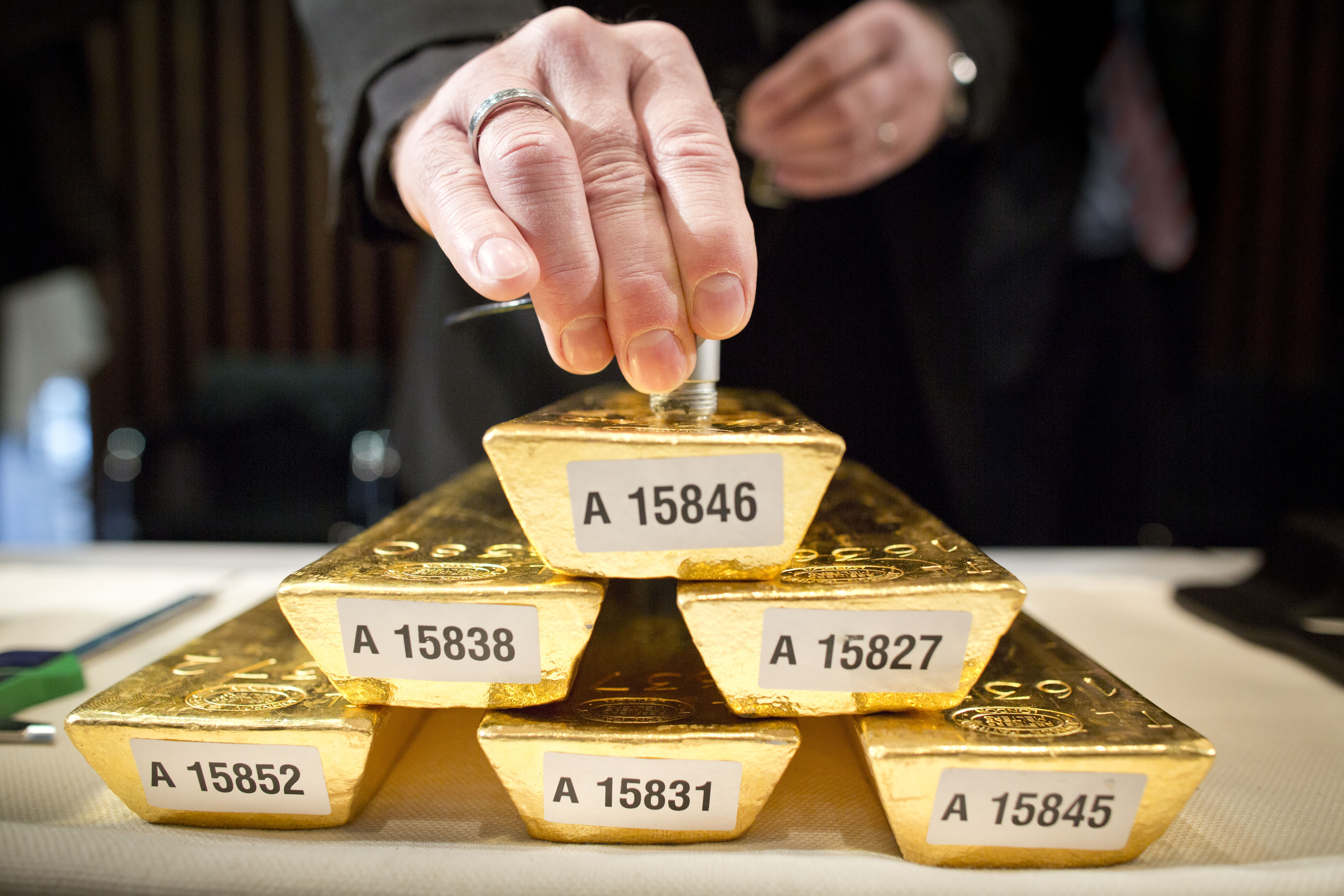 Мировая биржа золота. Рынок золота. Международный рынок золота. Золотой запас. Слиток золотой.