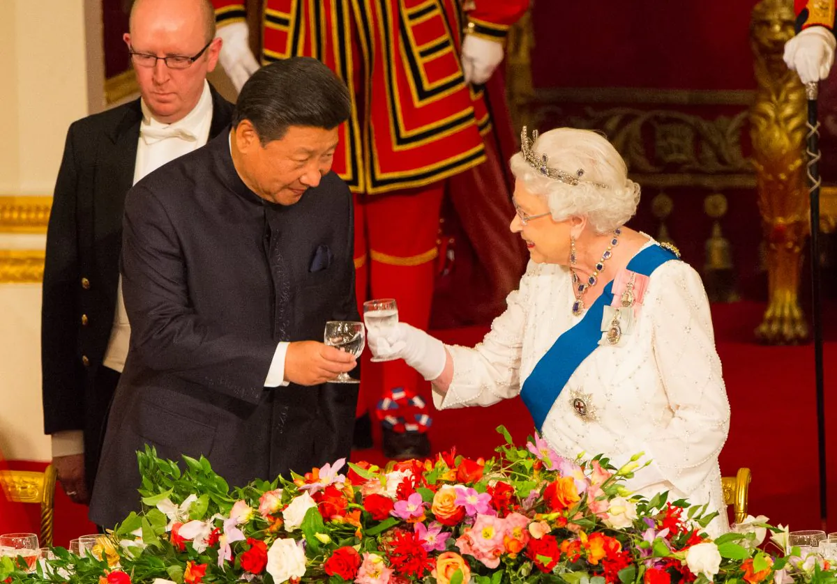 Chinese leader Xi Jinping (L) and Britain's Queen Elizabeth II attend a state banquet at Buckingham Palace in London on Oct. 20, 2015. (Dominic Lipinski - WPA Pool /Getty Images)