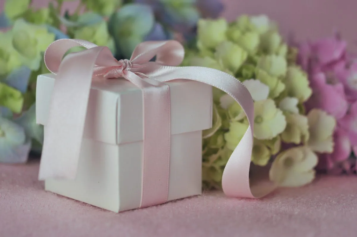 Gift and Hydrangeas (cath5/Shutterstock)
