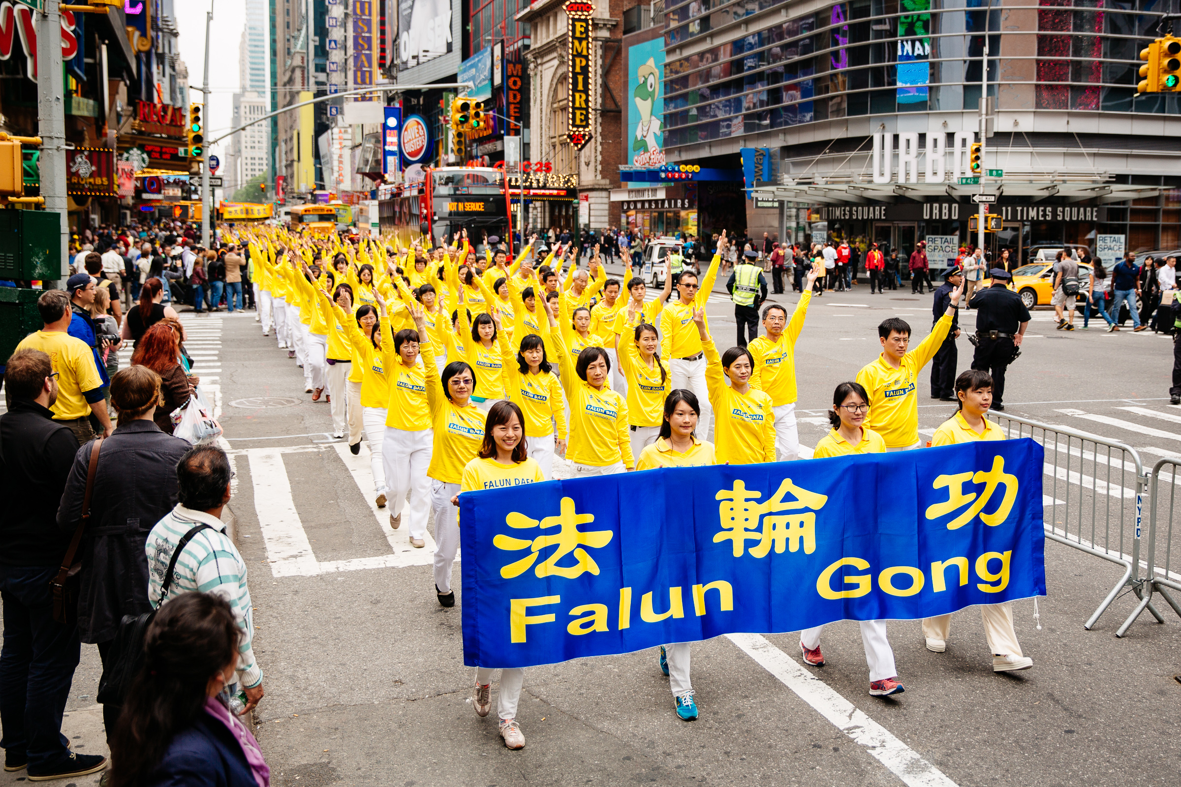 China peace. Парад Фалунь Дафа.