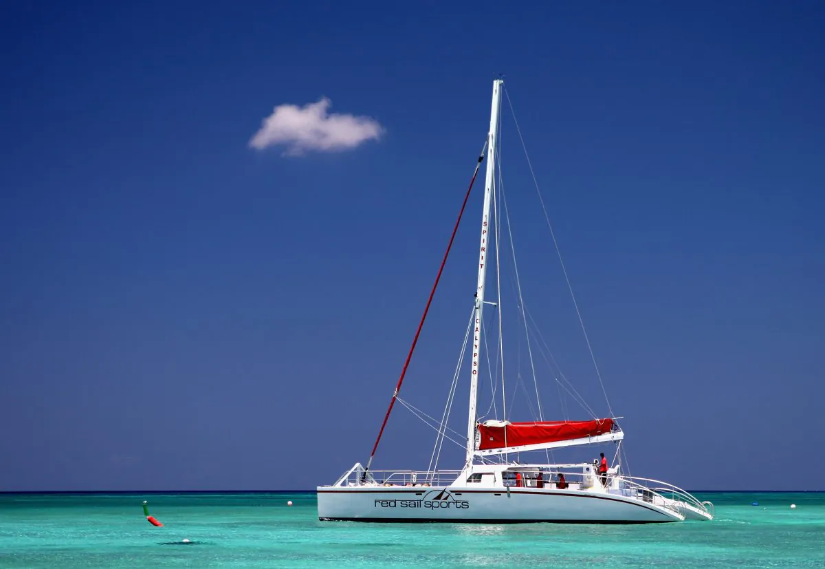 GEORGE TOWN, CAYMAN ISLANDS - APRIL 24:  Sailing off Seven Mile Beach on 24 April, 2008 in Grand Cayman, Cayman Islands.  (Photo by David Rogers/Getty Images)