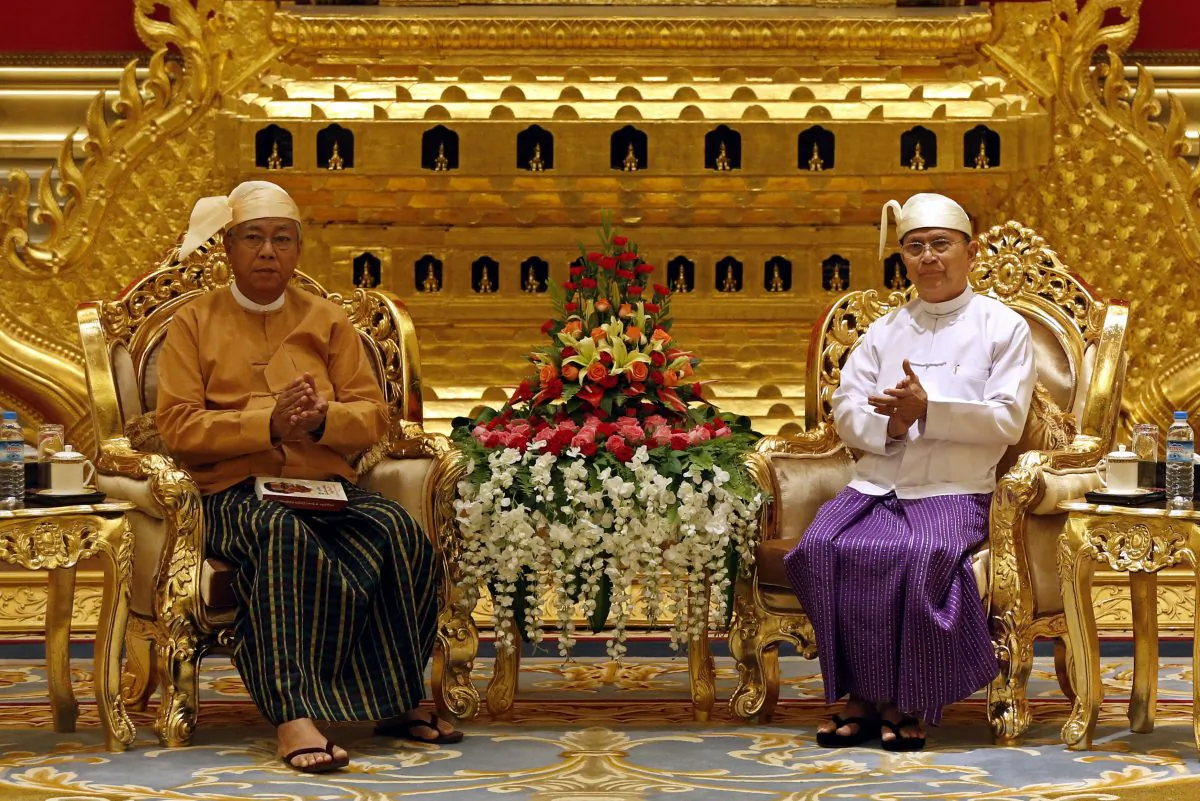 Burma's new President Htin Kyaw (L) and outgoing President Thein Sein (R) during the handover ceremony at the presidential house in Naypyidaw on March 30, 2016. (Nyein Chan Naing/AFP/Getty Images)