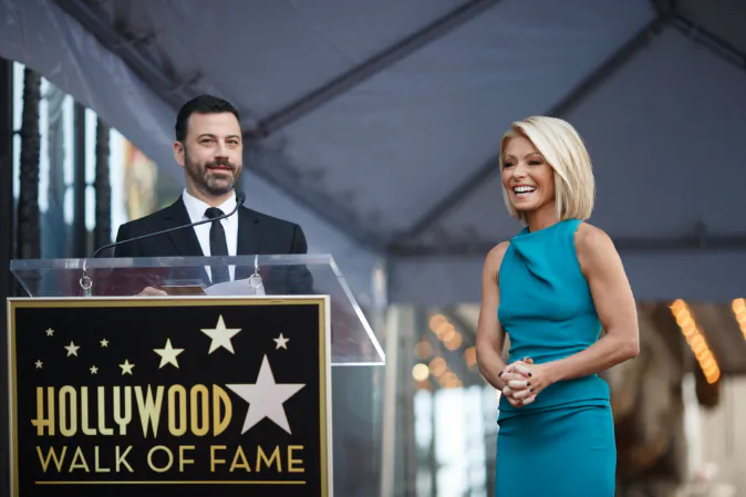 Talk show hosts Kelly Ripa (R) and Jimmy Kimmel attend the Hollywood Walk of Fame on October 12, 2015 in Hollywood, California. (Photo by Mark Davis/Getty Images)