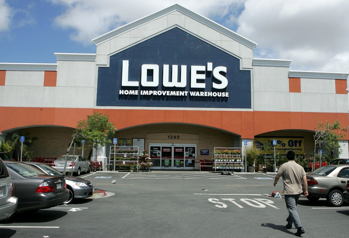  A Lowe's home improvement warehouse store is seen on May 22, 2006 in San Bruno, California. (Justin Sullivan/Getty Images)