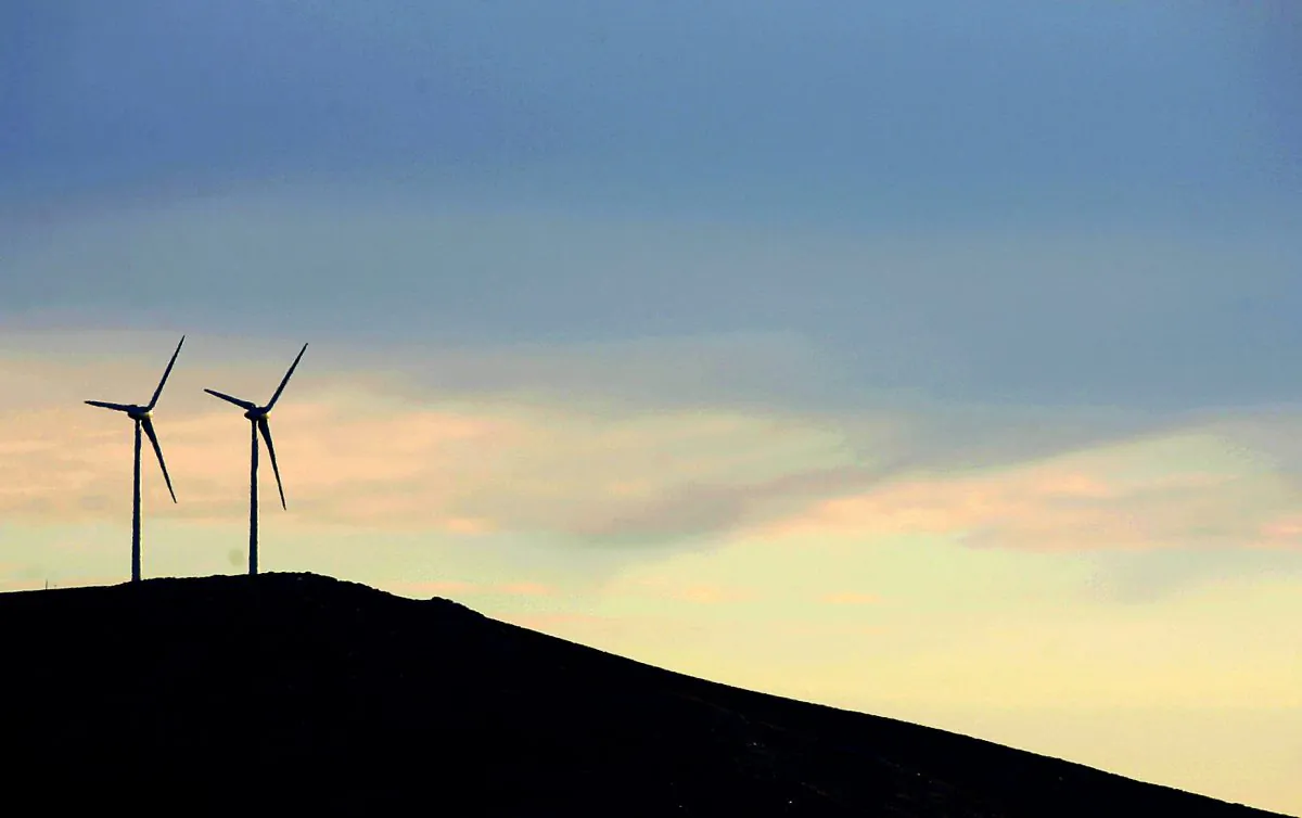 Windmills are seen 12 January 2006 near Villa Real, 407 kms northeast of Lisbon. Portugal is turning to wind, wave and solar power to reduce its huge dependence on oil imports and meet its international commitments to reduce carbon dioxide emissions. The bulk of the 2.5 billion euros (2,9 billion dollars) in private and public funds that the government of Prime Minister Jose Socrates set aside in July 2005 to develop renewable energy will go toward wind energy development.      (Photo credit should read NICOLAS ASFOURI/AFP/Getty Images)