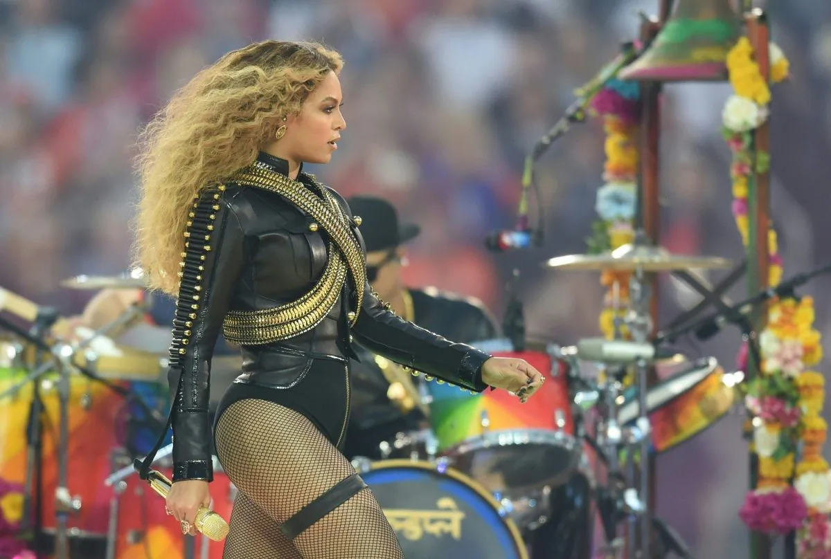 Beyonce performs during Super Bowl 50 between the Carolina Panthers and the Denver Broncos at Levi's Stadium in Santa Clara, California, on February 7, 2016. / AFP / TIMOTHY A. CLARY        (Photo credit should read TIMOTHY A. CLARY/AFP/Getty Images)