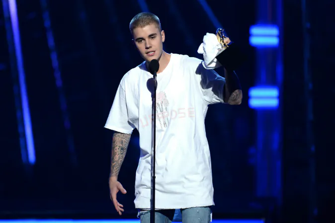 Recording artist Justin Bieber accepts the Top Male Artist award onstage during the 2016 Billboard Music Awards at T-Mobile Arena on May 22, 2016 in Las Vegas, Nevada. (Kevin Winter/Getty Images)