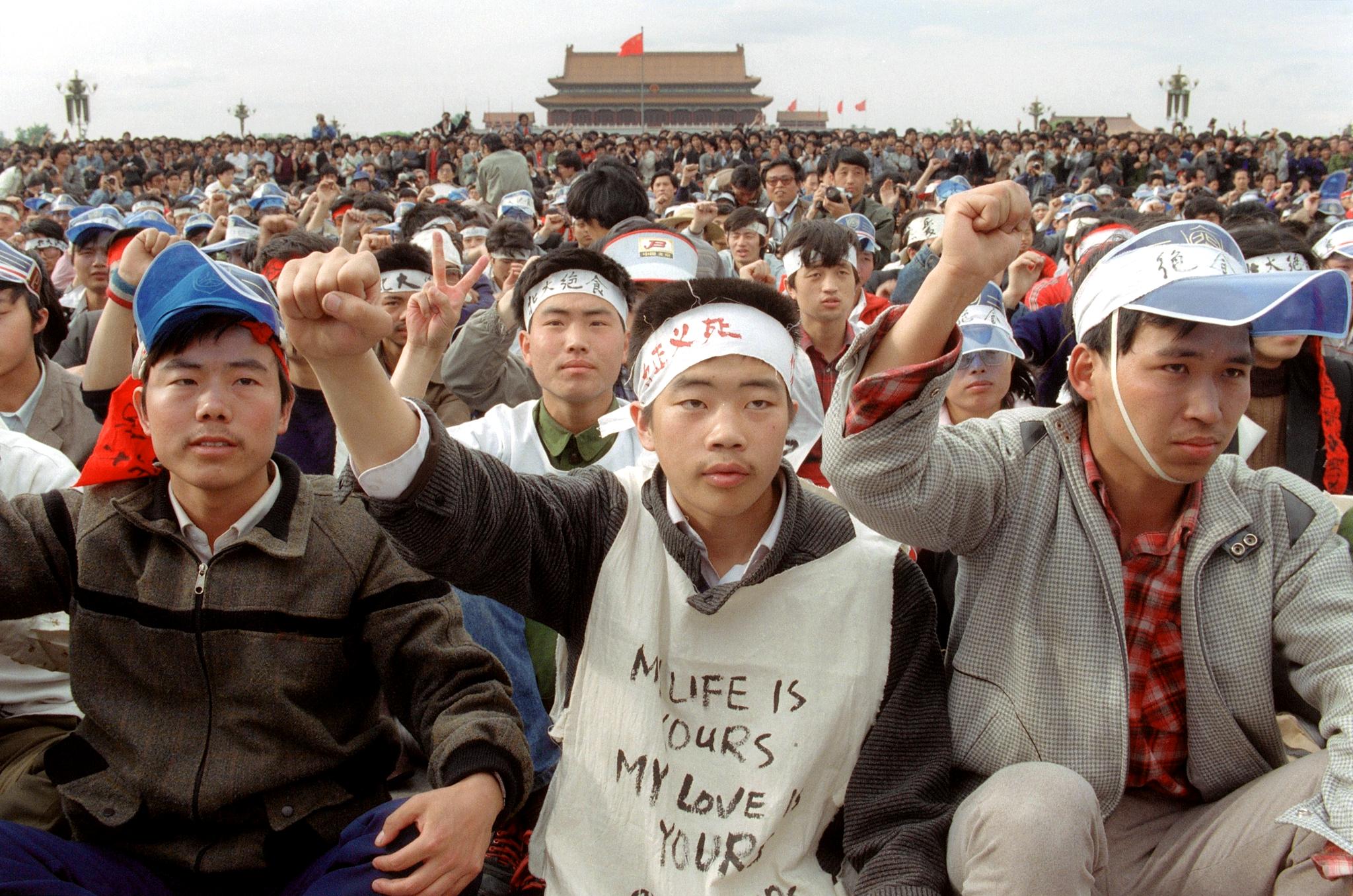 Peking University Students Demand: 'Bring Down the Wall' - Vimarsana News