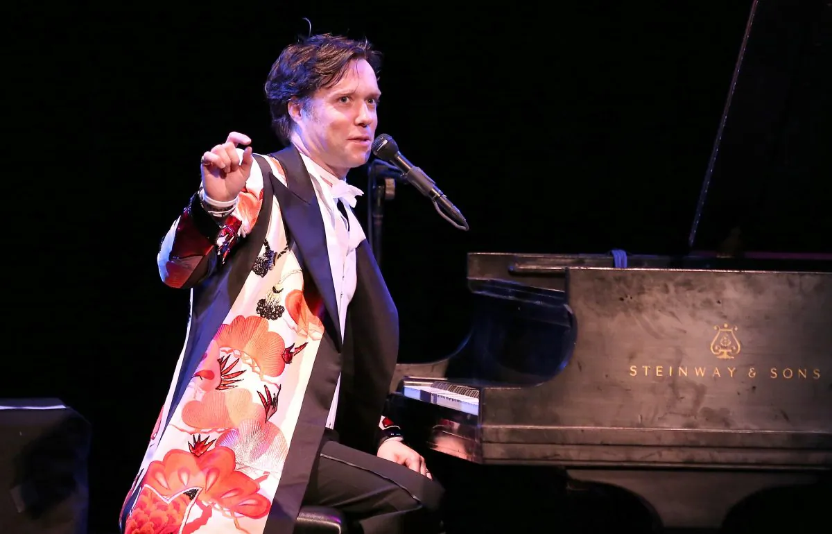 NEW YORK, NY - APRIL 15:  Musician Rufus Wainwright performs at Town Hall on April 15, 2014 in New York City.  (Mike Lawrie/Getty Images)