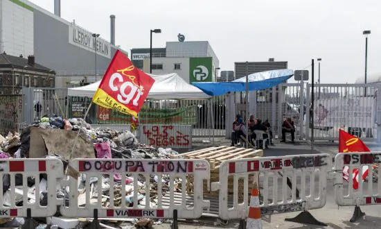 Air France Pilots Join Embarrassing Train, Garbage Strikes