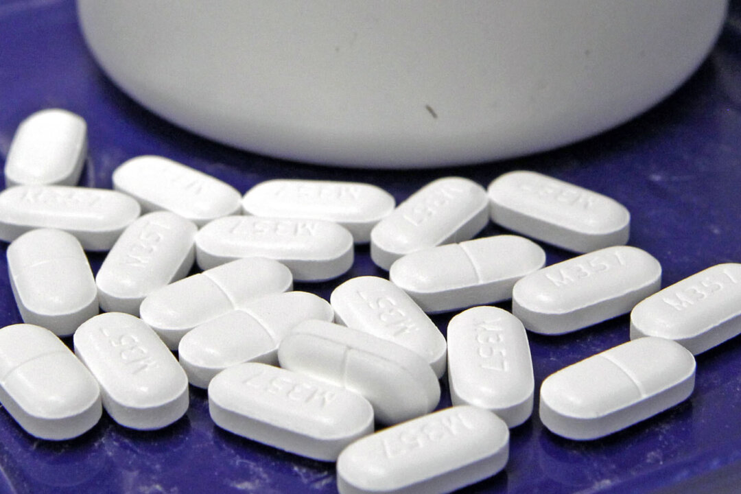 Pills of the painkiller hydrocodone at a pharmacy in Montpelier, Vt., on Feb. 19, 2013. From data between 2000 and 2014, CDC says rising drug and alcohol overdoses, suicides, and disease from chronic alcoholism—labeled "deaths of despair" by one expert—are cutting the lives of white Americans short by nearly a half a year on average. (AP Photo/Toby Talbot)