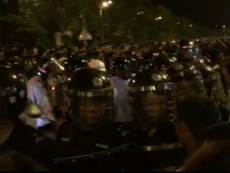 Riot police. (via Sina Weibo)