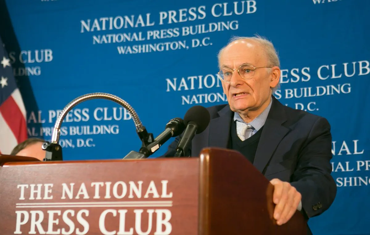 David Matas presents a new report on mass organ harvesting in China at the National Press Club in Washington, D.C. on June 22, 2016. (Lisa Fan/Epoch Times)