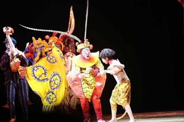 Sun Wukong, the Monkey King from the classic Novel Journey to the West, features in “The Lion King” theater production that premiered at the Shanghai Disney Resort on June 14. (via DBC)