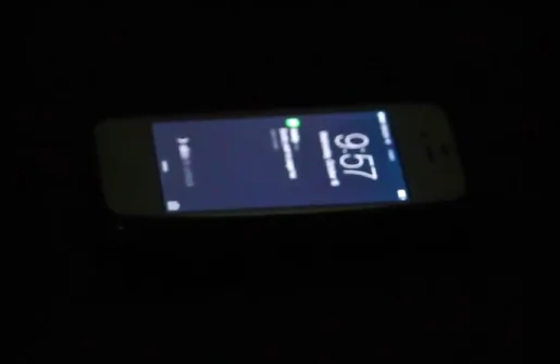 Two Women Became Temporarily Blind After Smartphone Use In Bed (Video)