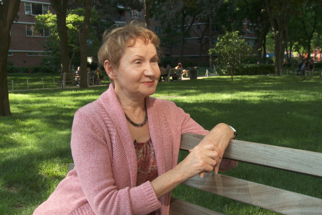 Barbara Schafer suffered a devastating fall in 2003, but she completely healed from her injuries in just a few months. She credits her recovery to Falun Gong. (Photo by Oliver Trey)